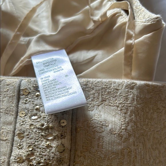 Elegant Cream Textured Midi Dress - Picture 4 of 6